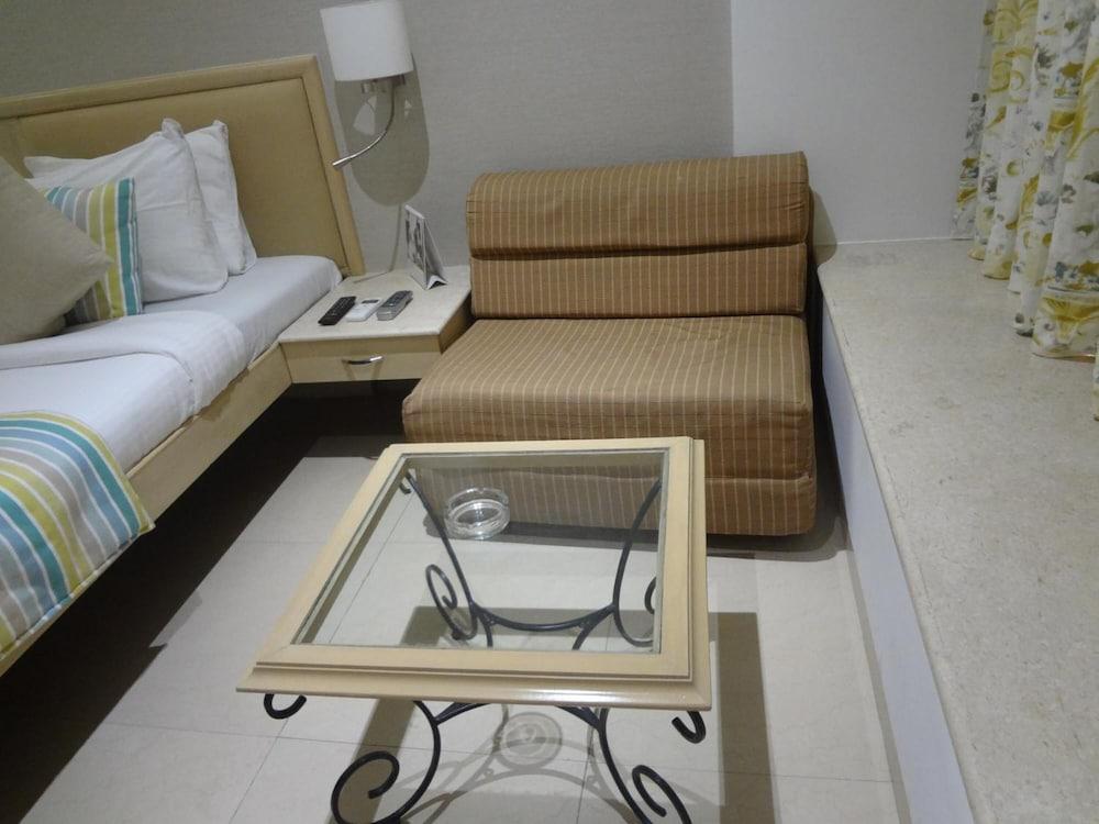 Hotel Suncity Apollo - Gateway Of India Мумбаи Экстерьер фото