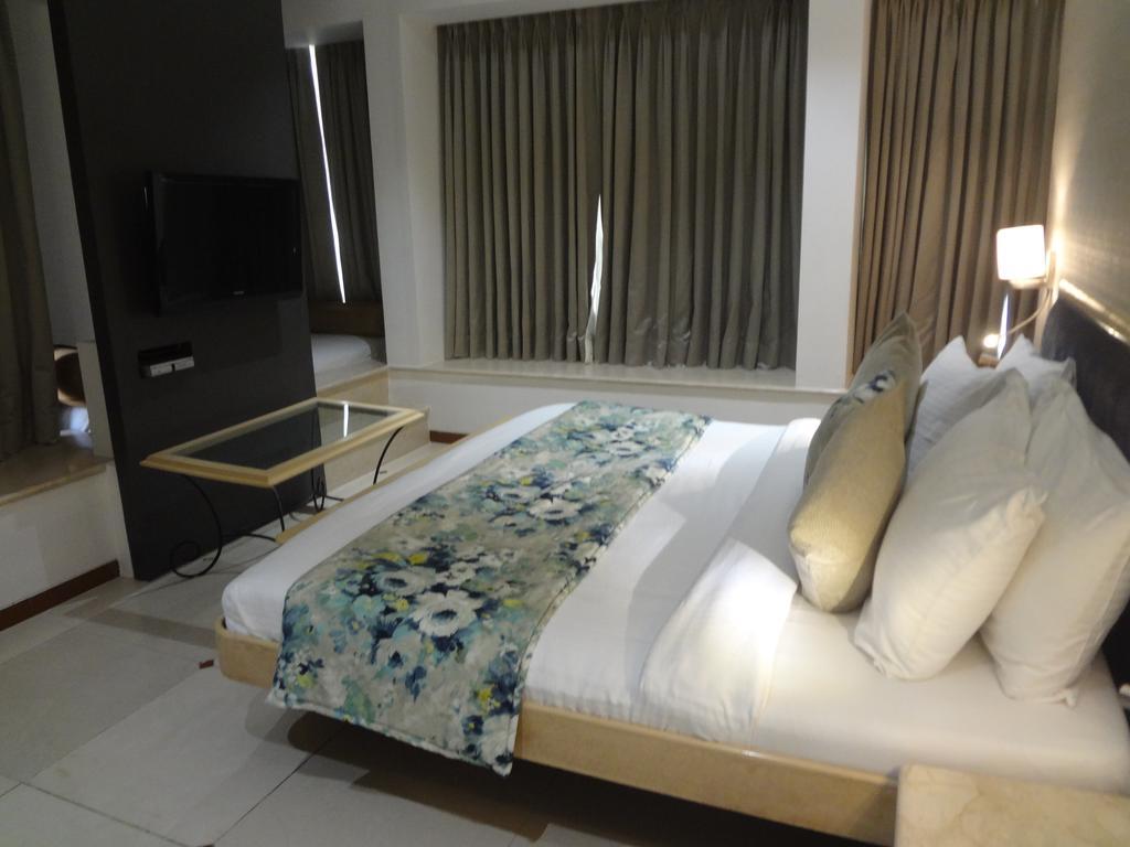 Hotel Suncity Apollo - Gateway Of India Мумбаи Экстерьер фото